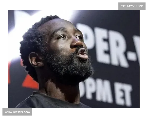 克劳福德备战数月锤炼体格双臂肌肉线条清晰力量全面提升