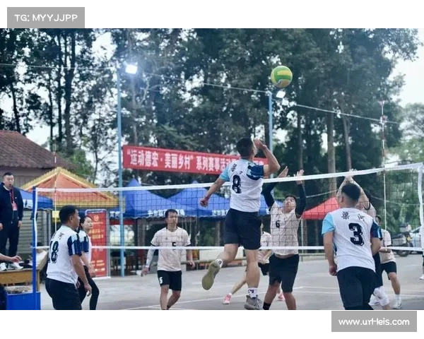 云南德宏美丽乡村三大球联赛开赛，边疆村寨赛场攻防转换迅速